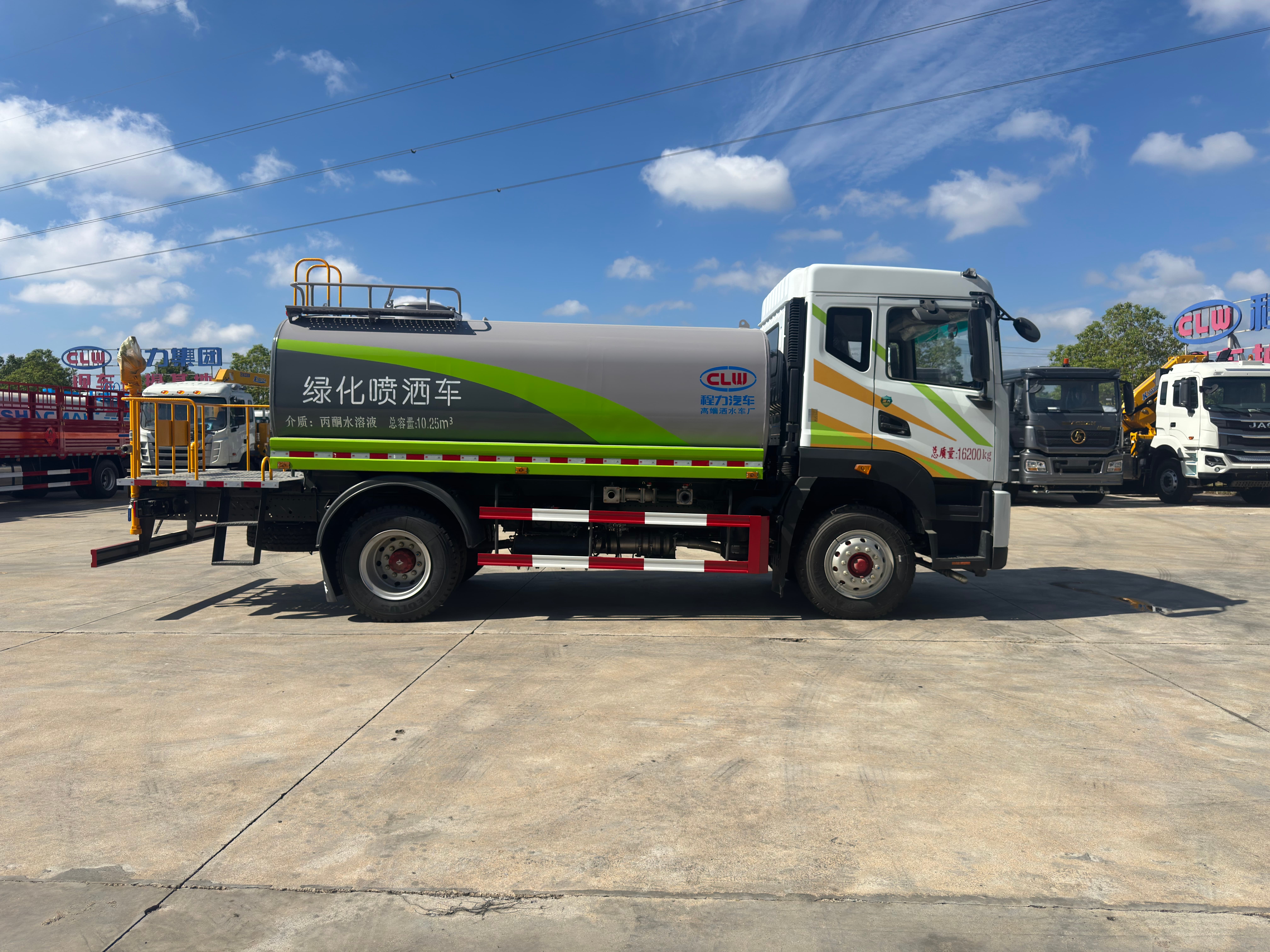 国六东风D9 12吨14吨洒水车