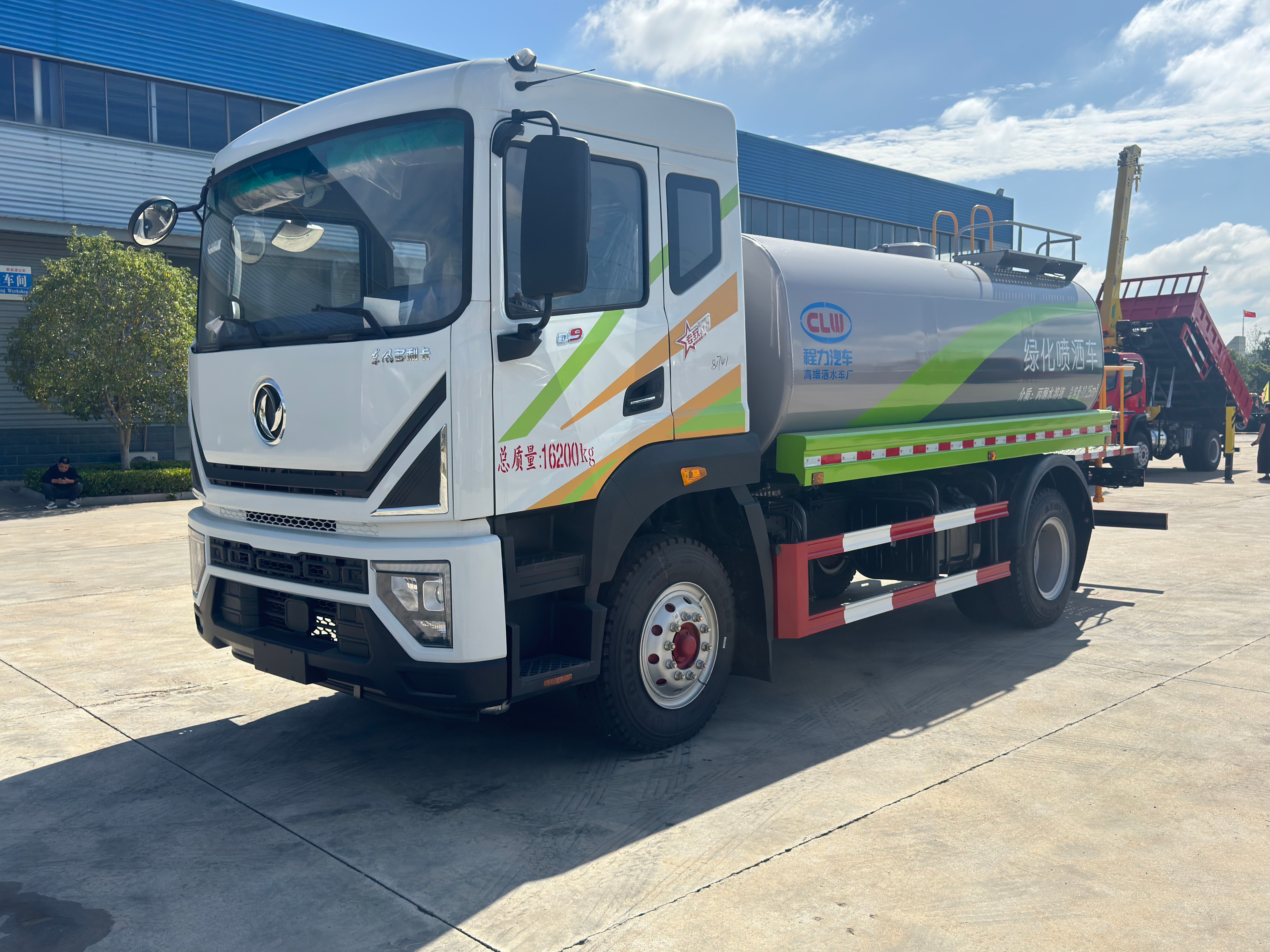 国六东风D9 12吨14吨洒水车