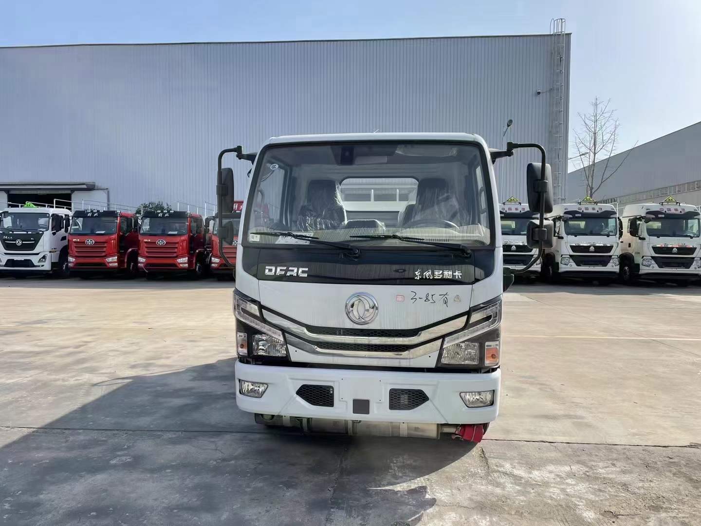 东风多利卡2吨油罐车