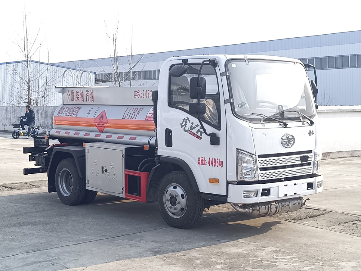 解放虎VR2吨油罐车