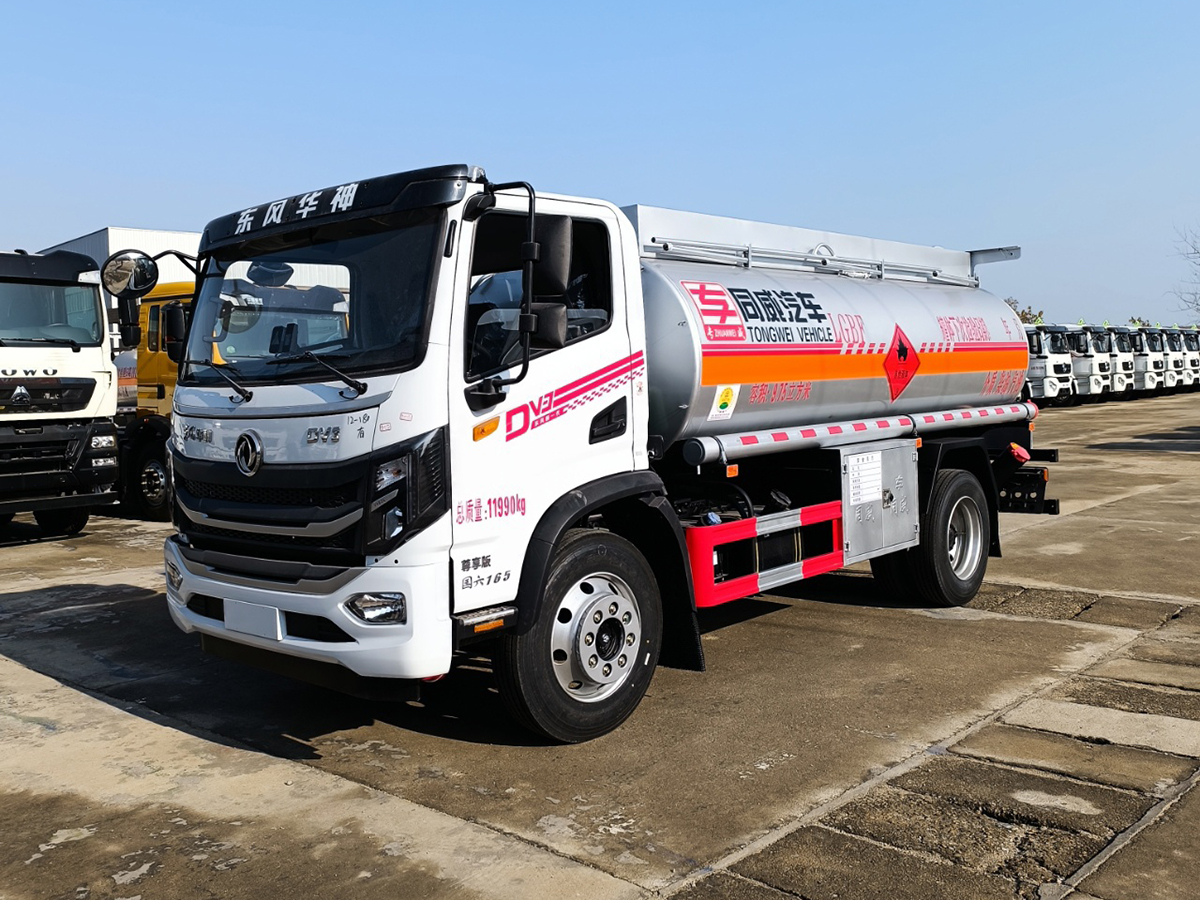 东风华神DV3 8吨油罐车