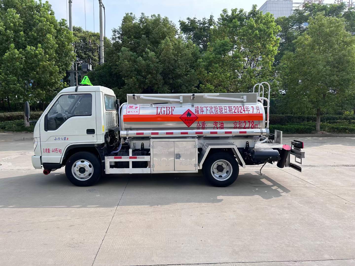 福田小卡之星2吨铝合金油罐车