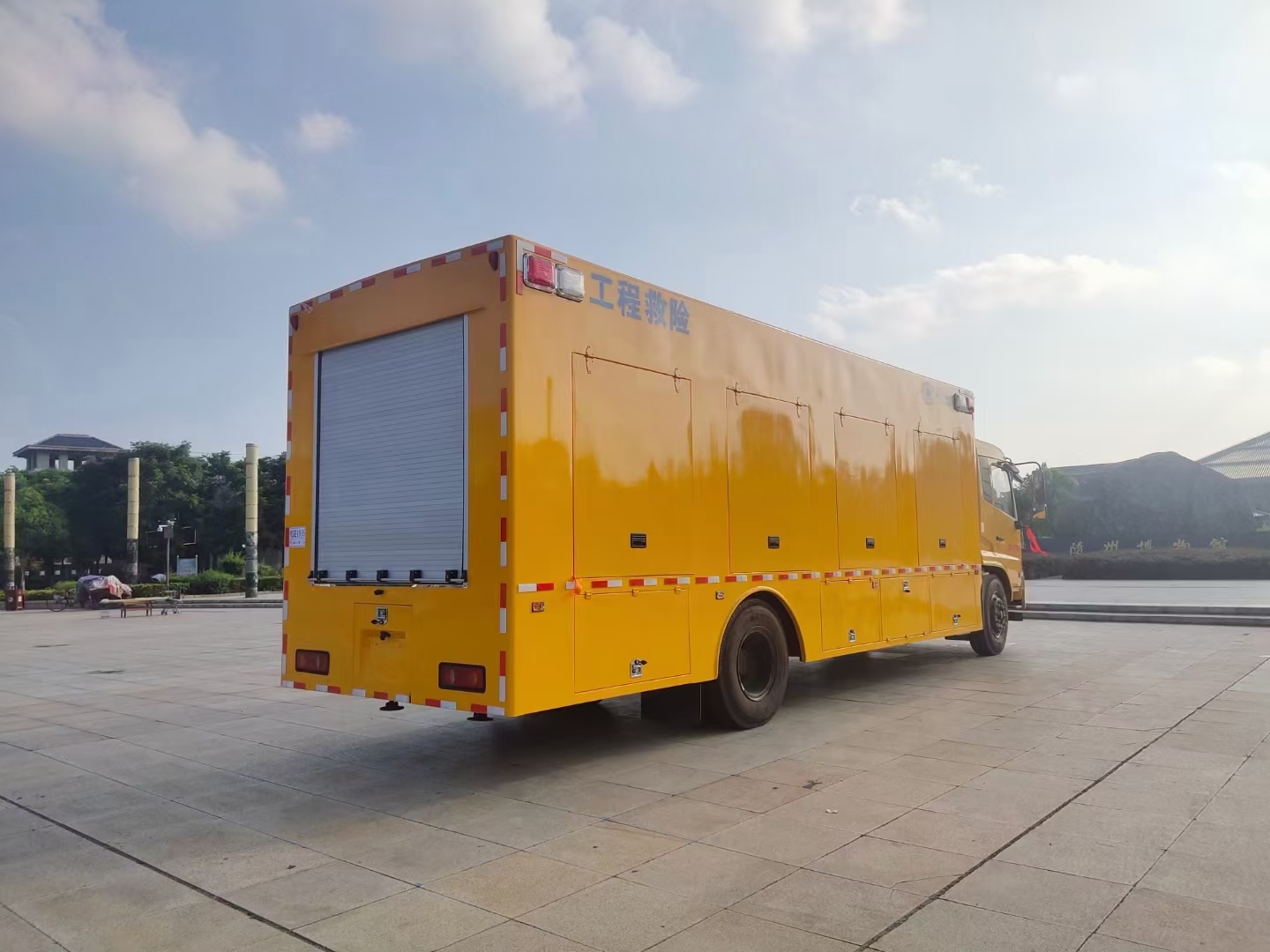 东风天锦3000方排水车(自吸 便携)