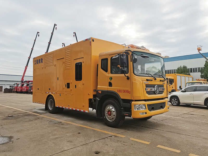 程力牌东风多利卡3000方排水车(休息室)