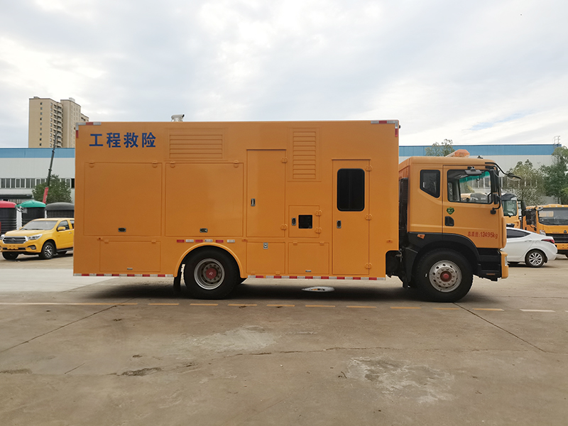 程力牌东风多利卡3000方排水车(休息室)