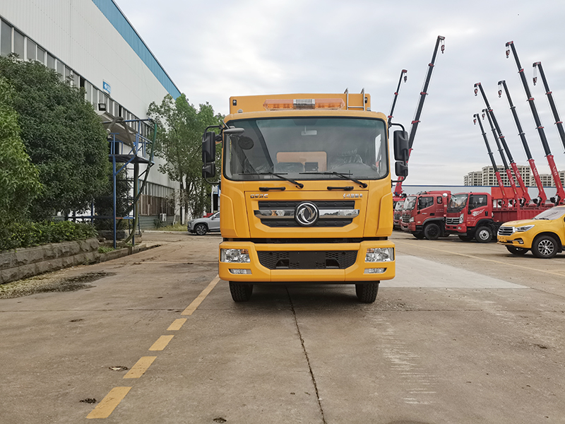 程力牌东风多利卡3000方排水车(休息室)