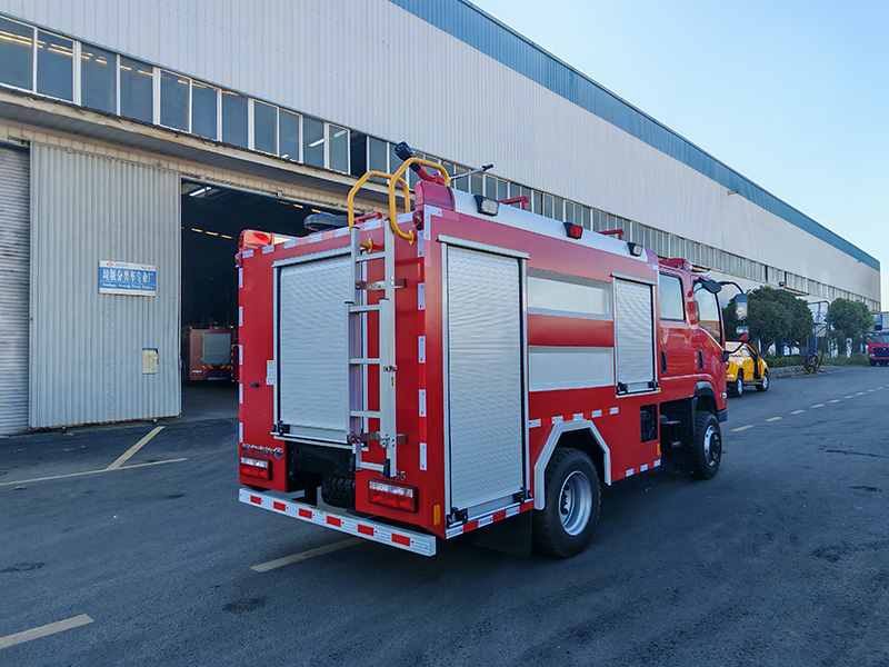 东风四驱3.5吨水罐消防车（全柴112KW）