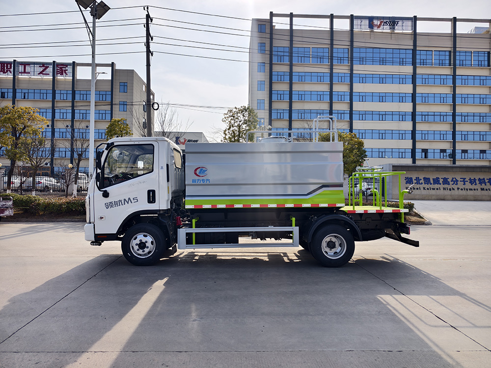 7方福田领航M5（132马力）蓝牌抑尘车