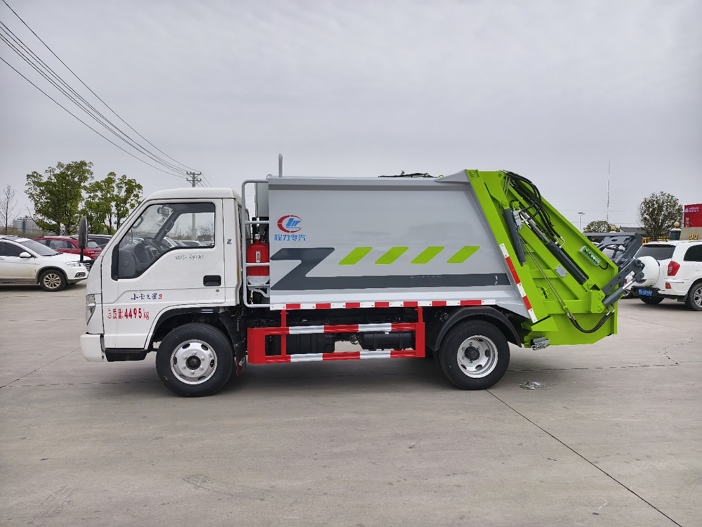 5.8 方福田小卡3蓝牌压缩垃圾车