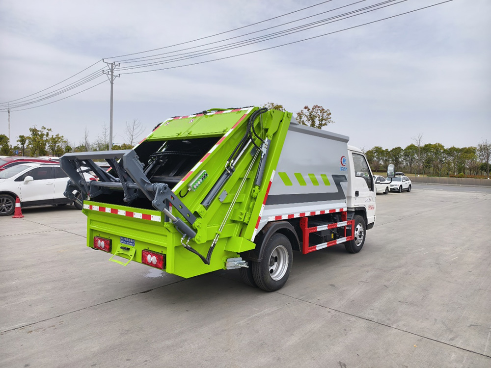 5.8 方福田小卡3蓝牌压缩垃圾车